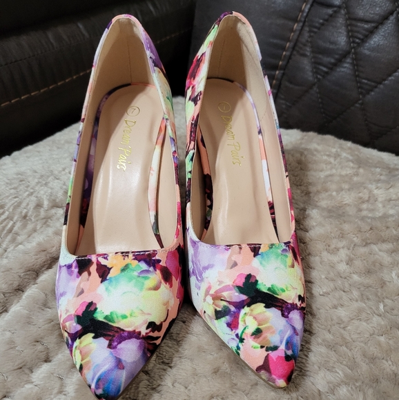 Flowered Dream Pairs Heels, Size 7 - Picture 2 of 5